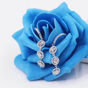 Pendientes de Plata de Ley Tianyu Gems, Chapados en Oro de 18k, Estilo Clásico, Minimalista, Geométrico, con Halo, Corte Brillante, Moissanita - Product Image 3