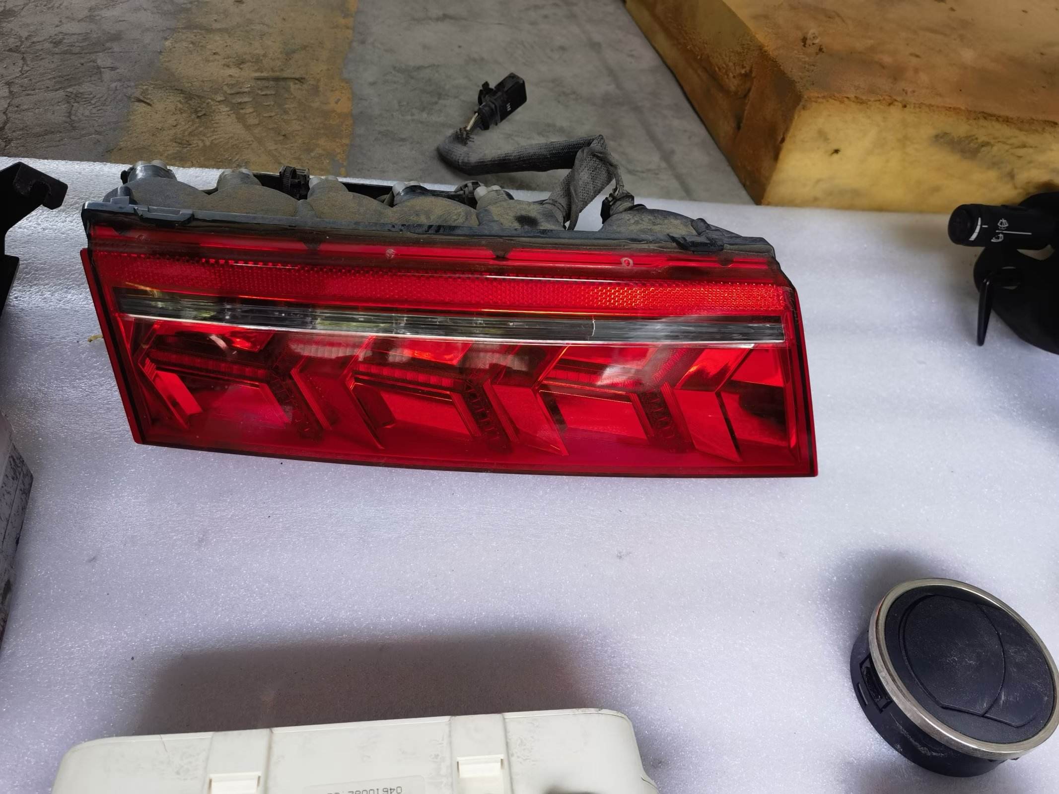 ランボルギーニガヤルドOEM用オリジナル中古テールライト