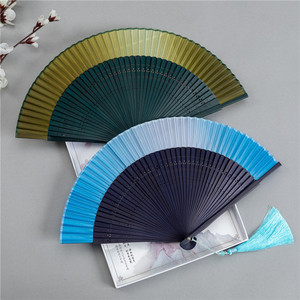 Vente en gros Mini éventail à main en bambou rose chinois soie bambou Mini éventail à main pour femmes pour enfants unisexe Party Favor Bamboo Fan Bones - Product Image 6