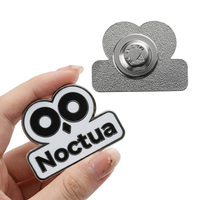 Badges personnalisés en émail dur avec logo de marque et lettres, plaqués argent, aimantés, pour cadeaux d'entreprise