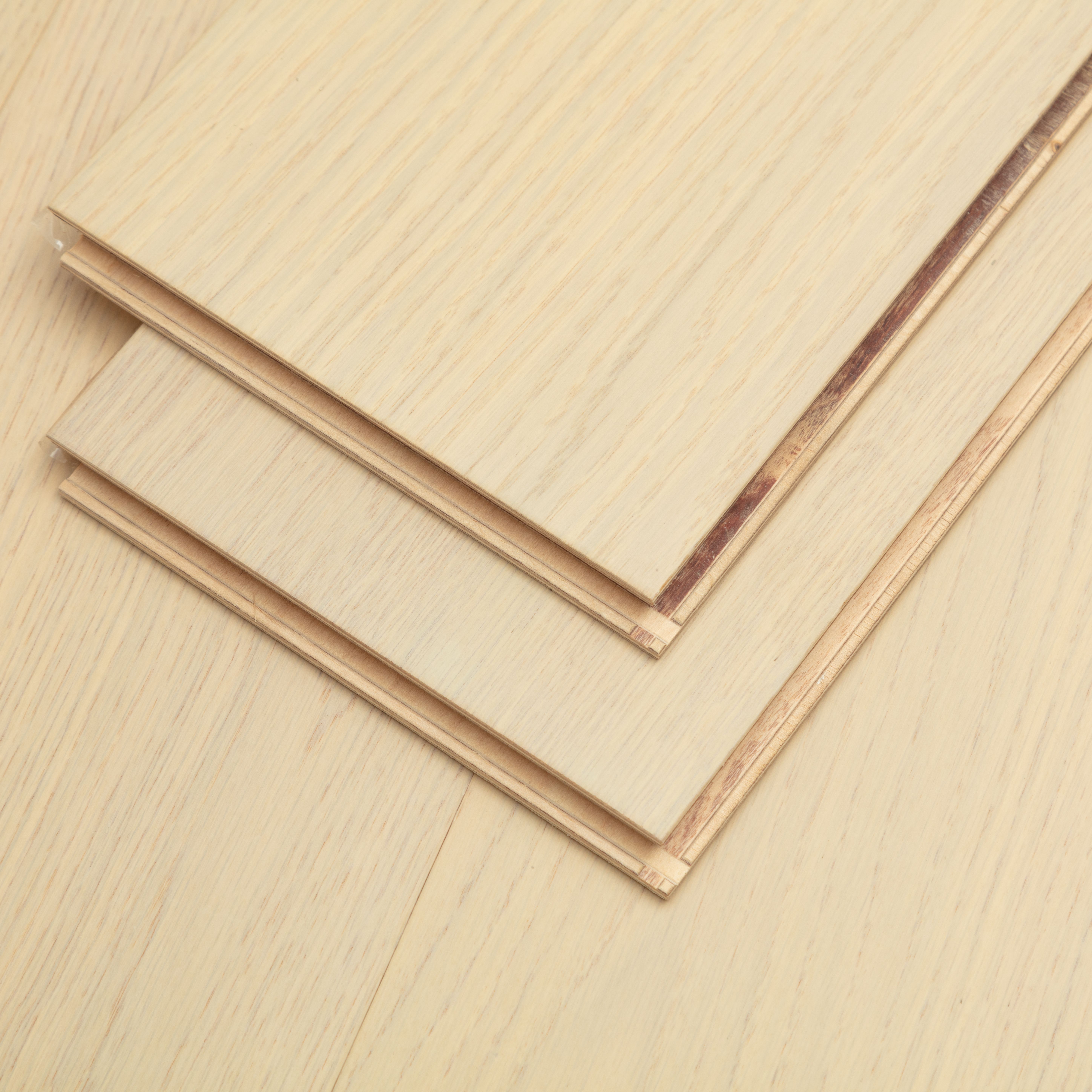 Light Natural Oak Plank Flooring