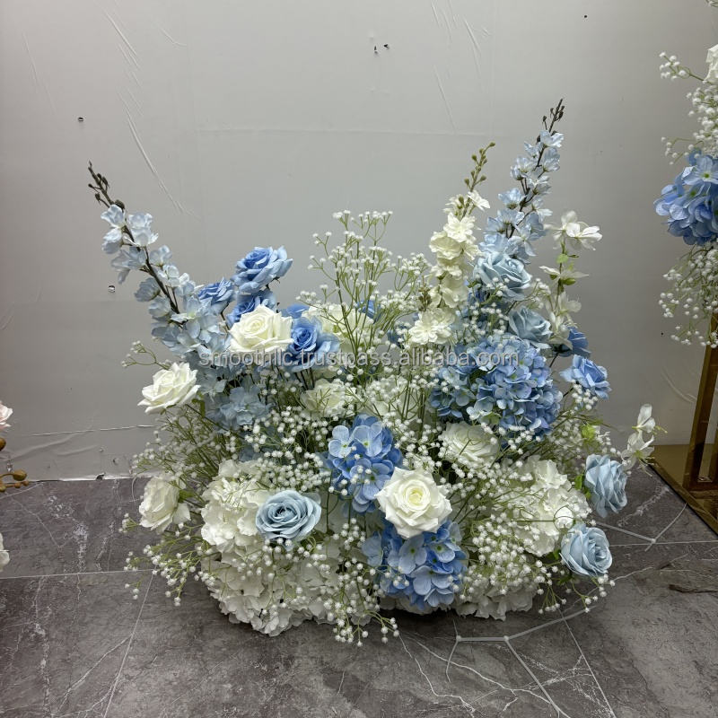 แถวดอกไม้สีฟ้า