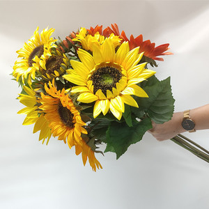 Semi-albero di Girasoli Artificiali a 6 Teste di Alta Qualità con Luci LED Impermeabili per Decorazioni di Halloween, Laurea, Pasqua e Natale - Product Image 5