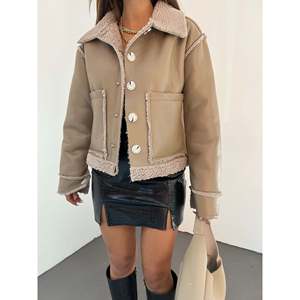 Blouson bomber en simili cuir shearling avec doubles poches et bordure en fourrure pour femme - Product Image 1