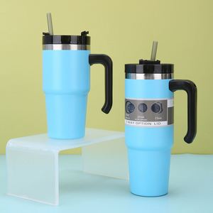 Vente en gros : Gobelet isotherme de voiture en acier inoxydable de 20 oz avec poignée et accessoire paille - Product Image 1