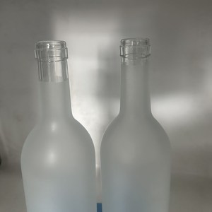 Prix de gros Personnalisé 750ml <span class=keywords><strong>Bouteille</strong></span> en verre dépoli <span class=keywords><strong>75cl</strong></span> <span class=keywords><strong>Bouteille</strong></span> de <span class=keywords><strong>vin</strong></span> rouge en verre <span class=keywords><strong>vide</strong></span> avec bouchon en liège <span class=keywords><strong>Bouteille</strong></span> en verre de <span class=keywords><strong>vin</strong></span> - Product Image 6