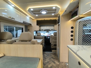 Autocaravana de la Marca Europea <span class=keywords><strong>IVECO</strong></span> para Viajes de Larga Distancia y Estancias en Campamentos de Autocaravanas, con Camas, Baño, Cocina y Sofá - Product Image 5