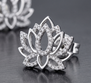 Pendientes de tuerca finos más vendidos, con piedras de alta claridad de corte brillante, joyería fina para mujer, regalo atemporal para uso diario. - Product Image 3