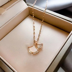 Collar con colgante de hoja de ginkgo en aleación de cobre, oro rosa, con engaste pavé, cadena para clavícula, para mujer, regalo, joyería. - Product Image 3
