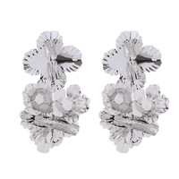 Boucles d'oreilles à la mode Big Gold Stud Flower Boucles d'oreilles pendantes en forme de fleur métallique mate pour femmes