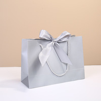 Sacs en papier personnalisés de luxe pour cadeaux, emballages de sacs en papier en gros avec votre propre logo pour les vêtements, les petites entreprises