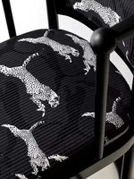 Chaise de salle à manger en bois massif de Style chinois chaise de loisirs en tissu motif léopard noir avec conception de cadre en bois pour ensembles de chambre d'hôtel