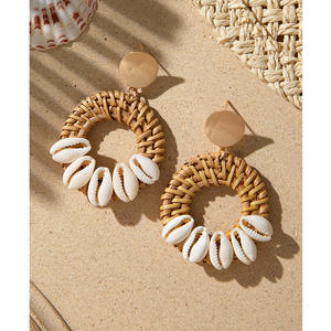 Pendientes tejidos, pendientes huecos redondos geométricos de ratán, Pendientes colgantes de concha exagerada para mujer Uionen 1071 - Product Image 1