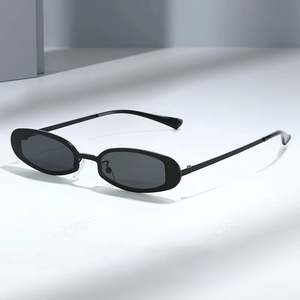 Gafas de Sol Retro Punk Personalizadas con Logotipo 2025, Gafas de Sol Ovaladas Pequeñas de Aleación con Protección UV400 para Hombre y Mujer - Product Image 2