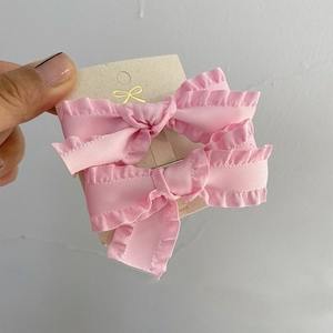 Pinza de pico de pato de tela plisada bonita, pinza de pelo de nudo de mariposa de tela con borde de oreja de madera para las cuatro estaciones - Product Image 1