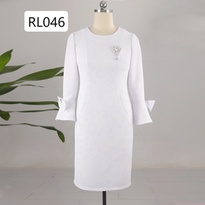 Costume de cérémonie blanc imprimé 100 % polyester avec poignets à nœuds, longueur genou, pour femmes grandes tailles - Product Image 1