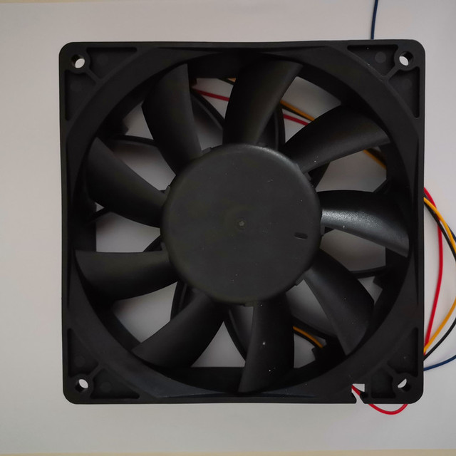 Big Airflow 140mm 12V 0.77A 4000RPM 140x140x38mm EV Charger/Car Charger/Car Charging Pile DC Brushless Cooling Fan 14038