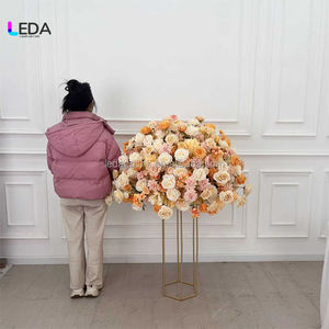 Grande boule de fleurs artificielles LEDA en roses oranges, centre de table fait main, décoration de mariage, arrangement doux, vente en gros - Product Image 2