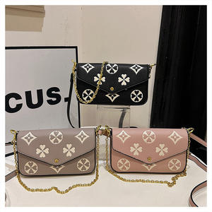 Bolso de Diseño con Patrón Geométrico en Relieve, Material PU, Cadenas, Dos Correas, Forro de Poliéster - Product Image 1