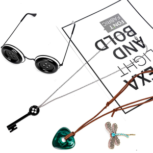 Set Combinado <span class=keywords><strong>de</strong></span> Collar con Botón <span class=keywords><strong>de</strong></span> Plástico, Gafas, Llavero y Pinza para el Cabello con Libélula Esmeralda - Product Image 2
