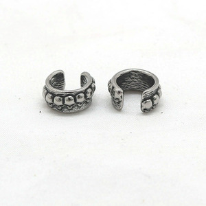 Pendientes con forma de calavera a la moda de Yunnique, estilo Punk Rock de plata tibetana para hombres y mujeres, clips para las orejas alternativos, diseño geométrico - Product Image 1
