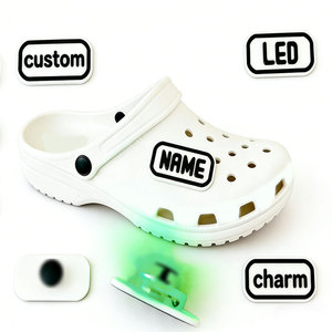 Offre Spéciale : Breloques LED Personnalisées pour Chaussures – Votre <span class=keywords><strong>Marque</strong></span>, PVC Scintillant, Breloques Lumineuses en Gros, Design Personnalisé, Breloques LED pour Infirmières - Product Image 1