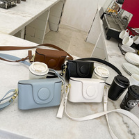 Sac à bandoulière mini portable simple Mifaktory pour femme, sac à main tendance en PU avec fermeture à rabat, sangle unique, toutes saisons, 4 couleurs