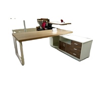 Poste de travail moderne en L avec casiers et tiroirs, équipement de bureau, ensemble complet d'ordinateurs, mobilier de bureau de direction, table