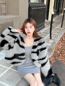 Giacca invernale da donna con motivo Zebra in finto <span class=keywords><strong>visone</strong></span> e <span class=keywords><strong>pelliccia</strong></span> di cincillà in <span class=keywords><strong>pelliccia</strong></span> corta da donna - Product Image 4