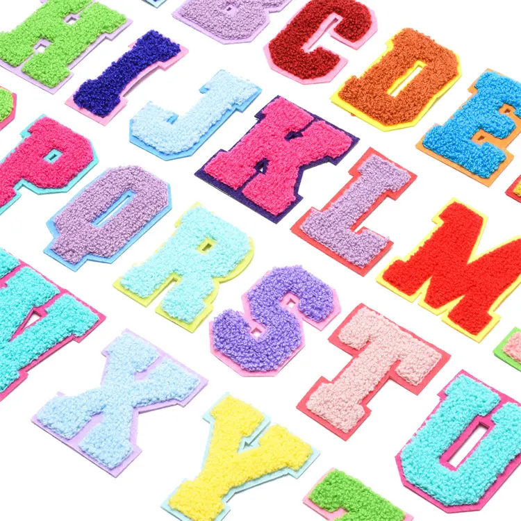 Toptan özel nakış konfeksiyon aplike kumaş rozetleri alfabe mektubu şönil yamalar için şapka