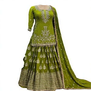 Bata Larga de Satén con Decoración de Plumas de Lujo para Mujer, Ideal para Novias y para el Despertar en el Día de la Boda - Product Image 2