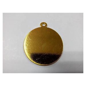 Medalla de Metal Personalizada con Rama de Olivo en Relieve y Acabado en Latón Brillante/Medalla en Blanco - Product Image 4