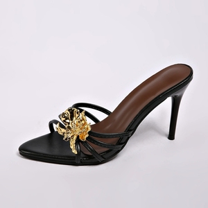 Coleção Verão 2025: Sandálias Femininas de Salto Alto Peep Toe com Tira de Flor Metálica – Novidade Sexy para Socialites (Estilo Mule) - Product Image 6