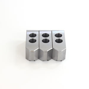 Mandrin à trois mâchoires pour tour CNC de 5 à 68 pouces avec mâchoires souples hydrauliques, hauteur et largeur augmentées - pour les matières premières - Product Image 1