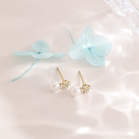 Boucles d'oreilles pendantes en acier inoxydable plaqué or 18 carats avec perles et zircons cubiques, motif fleur et trèfle, pour femme, délicates, idéales pour les fêtes, vente en gros, OEM