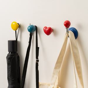 Aimant de réfrigérateur en bois massif sans boule de poinçonnage Crochet magnétique en forme de coeur Aimant de porte antivol Aimant pour ongles sans trace pour usage domestique - Product Image 2