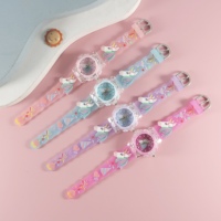 Montre à quartz à cadran 3D de dessin animé créatif pour les séries d'enfants de garçons et de filles d'école primaire avec boîtier lumineux
