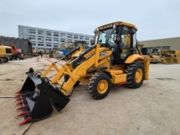 Chargeuse-pelleteuse JCB 3CX d'occasion, faible kilométrage, état impeccable, disponible immédiatement