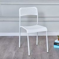 Chaises Chiavari empilables en PP acrylique pour la vente en gros, idéales pour la location commerciale, les mariages, les banquets d'hôtel, chaises en résine cristalline