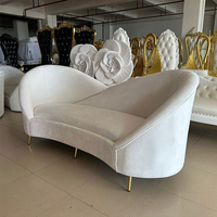 Canapé en velours de luxe au design nordique incurvé pour événements, fêtes, hôtels, décoration de mariage