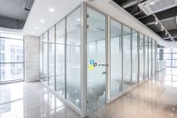 Cloison de séparation moderne entièrement réglable en hauteur, cloison modulaire en aluminium, cloisons en verre ignifuge pour écoles et hôpitaux