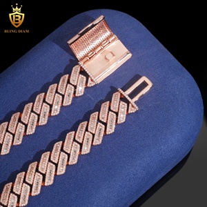 Catene da Rapper Disponibili, 18MM Taglio Baguette Moissanite, <span class=keywords><strong>Argento</strong></span> <span class=keywords><strong>925</strong></span> Placcato Oro Rosa, <span class=keywords><strong>Catena</strong></span> Cubana da <span class=keywords><strong>Uomo</strong></span>, Supera il Test del Diamante, <span class=keywords><strong>Catena</strong></span> Cubana in Moissanite - Product Image 4