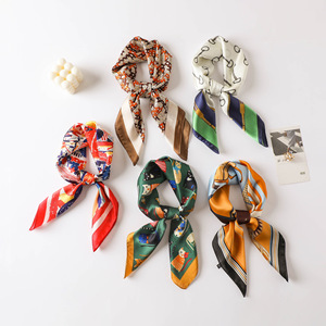Foulard carré en polyester de 70 cm à motif écossais, style coréen, pour homme, tendance, polyvalent, pour la <span class=keywords><strong>saison</strong></span> printanière, idéal pour les occasions professionnelles. - Product Image 2