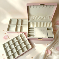Boîte à bijoux en cuir PU à trois couches avec intérieur en velours, organiseur de rangement pour bagues, colliers, boucles d'oreilles, bracelets et montres