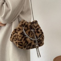 Sac seau vintage en peluche à imprimé léopard pour femme, nouvelle collection automne-hiver 2026, sac à bandoulière polyvalent avec anse en anneau et chaîne