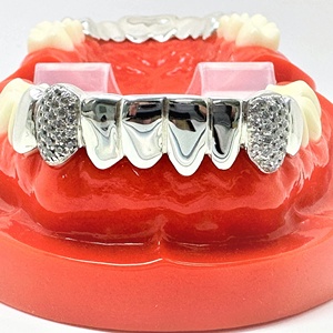 Ajuste personalizado Moissanite Grillz Sólido 925 Sterling Silver Iced Out <span class=keywords><strong>FANGS</strong></span> ONLY Honey Comb Hand Setting Fine Grillz - Product Image 5