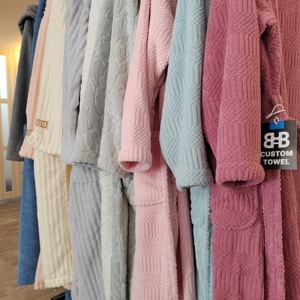 Venta al por mayor Hotel Home personalizado impreso de punto Mujeres Hombres Coral terciopelo solapa Albornoz - Product Image 6