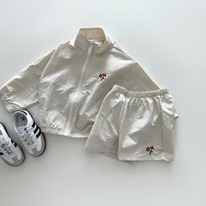 Ensemble short et veste légère décontractée pour enfants coréens d'été D692, avec inscription élégante - Product Image 4