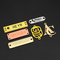 Accessoires pour vêtements Sac Hijab gravé en or Abaya Écharpe Chaussures Logo de marque personnalisé Étiquette de vêtement en métal personnalisé pour vêtements