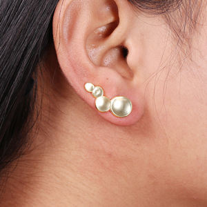 Vente en gros de boucles d'oreilles pendantes en plaqué or Design tendance pour les mariages et les fêtes Style mignon Excellente idée cadeau - Product Image 3